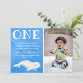 Beluga Whale Arktische Ozeane Foto Erster Geburtst Einladung (Stehend Vorderseite)