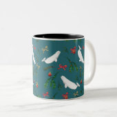 Beluga Whale Weihnachten Zweifarbige Tasse (VorderseiteRechts)
