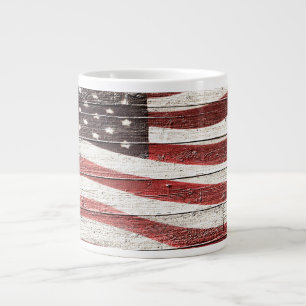 Bemalte amerikanische Flagge auf rustikaler Holzst Jumbo-Tasse