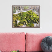 Bemooster zerbrochener Grabstein Leinwanddruck (Insitu (Wohnzimmer))