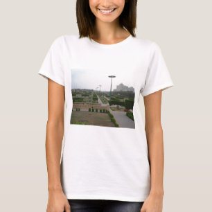 Benazir Park Landschaftsbild im Panoramaformat T-Shirt