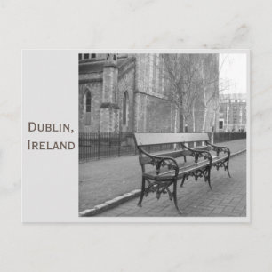 Bench at St Patrick's Cathedral, Dublin, Irland Postkarte