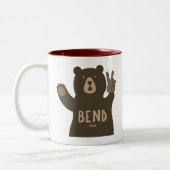 Bend Oregon Peace Bear Zweifarbige Tasse (Links)