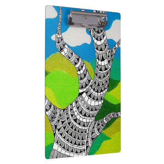 Bendy Tree Design Clouds Grassy Landscape Klemmbrett (Rechts)