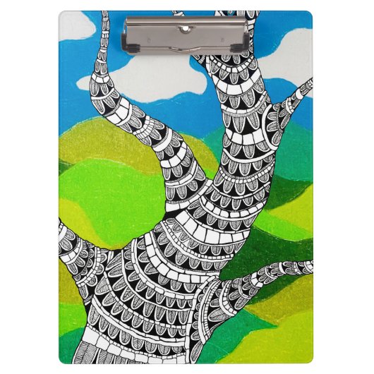 Bendy Tree Design Clouds Grassy Landscape Klemmbrett (Vorderseite)
