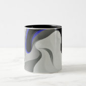 Beneath the Blue: Abstract Gray, Black & Blue Zweifarbige Tasse (Mittel)