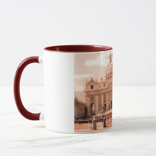 Benedikt XVI. isst Tasse (Links)