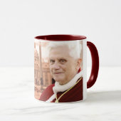 Benedikt XVI. isst Tasse (VorderseiteRechts)