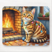 Bengal-Katze Kamin mit Weihnachtslichtern Mousepad (Vorne)