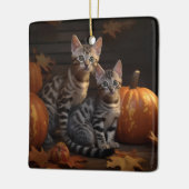 Bengalisch Kitten Autumn Delight Pumpkin Keramikornament (Links)