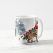 Bengalische Katze zu Schnee Weihnachten Kaffeetasse (VorderseiteRechts)