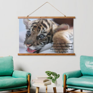 Bengalische Tigerbeerbeobachtung Wandteppich Mit Holzrahmen