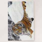 Bengalischer Tiger, der Sie vom Schnee aus beobach Puzzle (Vertikal)