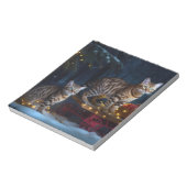 Bengalisches Cat Snowy Sleigh Ride Weihnachtsdekor Notizblock (Rotiert)