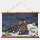 Bengalisches Tiger Sonnenbaden Wandteppich Mit Holzrahmen (Vorne)