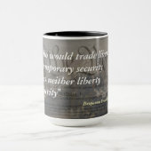Benjamin Franklin Zitat zur Freiheit Tasse (Zentrum)
