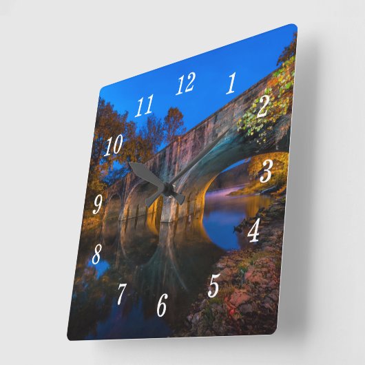Bennett Spring Bridge Twilight Wall Clock Quadratische Wanduhr (Winkel)