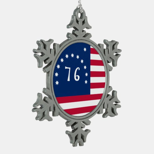 Benningtons Banner: Die 76 amerikanische Schlachtf Schneeflocken Zinn-Ornament (Links)