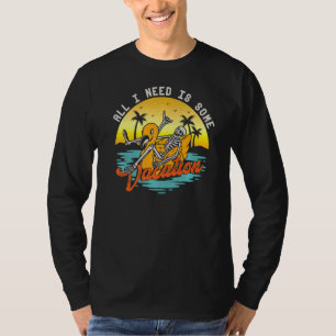 Benötigen Sie etwas Urlaub Insel Skeleton Meer Oze T-Shirt