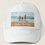 Benutzerdefiniert Ihr Foto Trucker-Hut-Geschenk mi Truckerkappe<br><div class="desc">Benutzerdefiniertes Foto und Text-Hut - Einzigartiges Design - Personalisierte Familie / Freunde oder Personal Trucker Hats / Caps Geschenk - Fügen Sie Ihren Text und Foto - Umgestalten und verschieben Sie Elemente mit dem Anpassungs-Tool ! Wählen Sie Schriftart / Größe / Farbe! Viel Glück - Seien Sie glücklich :)</div>