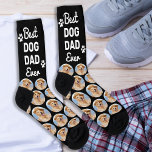 Benutzerdefinierte DOG VATER Personalisiertes Must Socken<br><div class="desc">Der beste Hund-Vater aller Zeiten! Überraschen Sie den Hundefreund, ob Geburtstag, Vatertag oder Weihnachten mit diesem super niedlichen Begleiter-Foto überall auf Drucksocken. Sie werden ein Liebling aller Hundefreunde und Hundedads sein. Passen Sie diese Foto-Socken mit Ihren Welpen Lieblings-Foto. COPYRIGHT © 2022 Judy Burrows, Black Dog Art - Alle Rechte vorbehalten....</div>