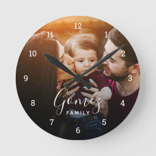 Benutzerdefinierte Familienfoto-Überlagerung monog Runde Wanduhr