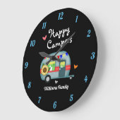Benutzerdefinierte Familienname Happy Campers Große Wanduhr (Winkel)