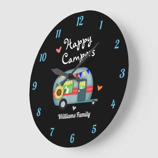 Benutzerdefinierte Familienname Happy Campers Große Wanduhr (Winkel)