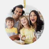 Benutzerdefinierte FAMILY (weißer Text) 2-Foto-Kee Keramik Ornament (Vorne)