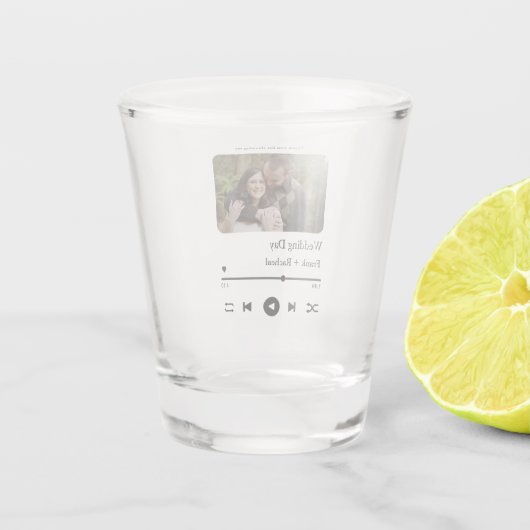 Benutzerdefinierte Foto-Musikantenliste für Paare Schnapsglas (Rückseite)