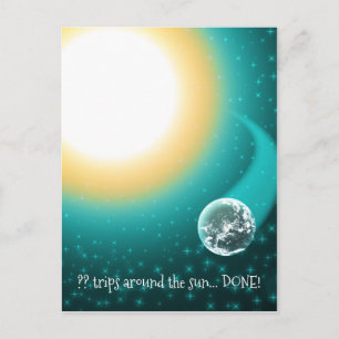 Benutzerdefinierte Geburtstagsbahnen um die Sonne  Postkarte