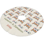 Benutzerdefinierte gemütliche Pride-Pinguine Weihn Polyester Weihnachtsbaumdecke (Schrägansicht)