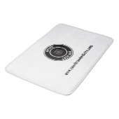 Benutzerdefinierte Geschäftslogo & Website-Brandin Badematte (Schrägansicht)