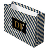 Benutzerdefinierte Initial Blau/Vanilla Stripes Große Geschenktüte (Vorderseite Schrägansicht)