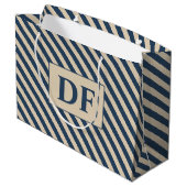 Benutzerdefinierte Initial Blau/Vanilla Stripes Große Geschenktüte (Rückseite Schrägansicht)