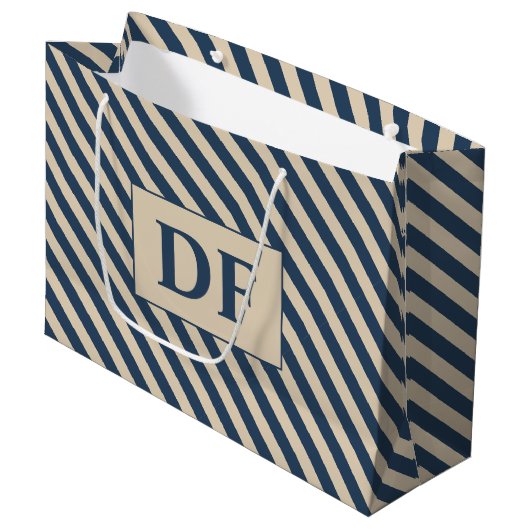 Benutzerdefinierte Initial Blau/Vanilla Stripes Große Geschenktüte (Vorderseite Schrägansicht)