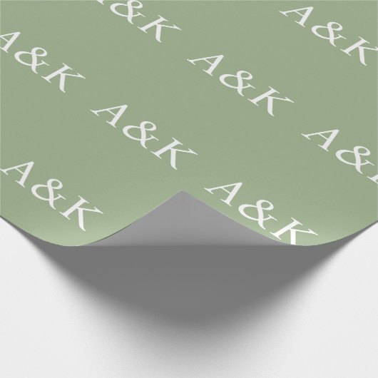 Benutzerdefinierte Initialen auf Salbeigrüner Hoch Geschenkpapier (Ecke)
