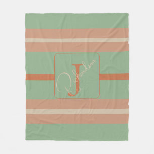 Benutzerdefinierte Korallen-Sage-Streifen-Monogram Fleecedecke