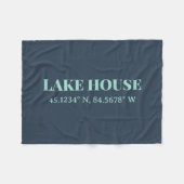 Benutzerdefinierte Lake House-Koordinaten Fleecedecke (Vorderseite (Horizontal))