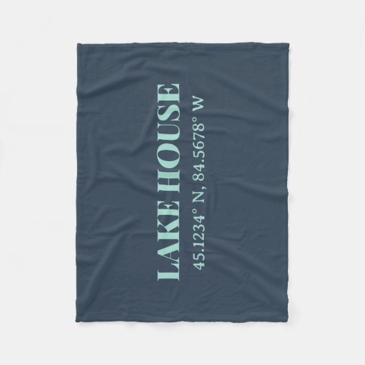 Benutzerdefinierte Lake House-Koordinaten Fleecedecke (Vorderseite)
