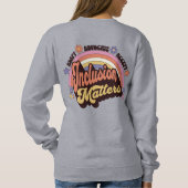 Benutzerdefinierte Lehrerinklusion Matters Retro R Sweatshirt (Rückseite)