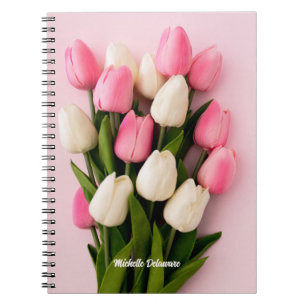 Benutzerdefinierte Namens-Tulpen auf Rosa Notizblock