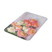 Benutzerdefinierte Text-Rose Badematte (Schrägansicht)