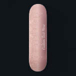 Benutzerdefinierte Text-Rose Gold Blush Glitzer Sp Skateboard<br><div class="desc">Benutzerdefinierte Text-Rose Gold Blush Glitzer Sparkle Tropfen Rosa Hochzeit oder Party Supplies / Geschenk - Fügen Sie Ihren einzigartigen Text / Name oder entfernen Sie Text - Make Your Special Gift - Neu formatieren und verschieben oder entfernen und fügen Sie Text / Elemente mit Anpassungstool. Design von MIGNED. Bitte schauen...</div>