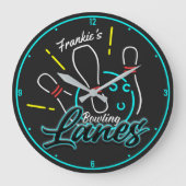 Benutzerdefinierter ADD NAME Retro Bowler Bowling Große Wanduhr (Vorderseite)