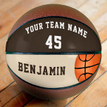 Benutzerdefinierter Basketball mit Name<br><div class="desc">Dieser Basketball ist ein personalisiertes Geschenk für Basketballspieler, Teamkollegen, Trainer, Freunde und Familie. Personalisieren Sie es mit Ihrem Teamnamen, Ihrer Nummer und Ihrem Namen. Das Design hat zwei Basketballzeichnungen auf der links und der rechten Seite. Ein toller Sake, um sich an Ihren Lieblingssport zu erinnern. Um die Kugel anzupassen klicken...</div>