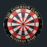 Benutzerdefinierter Familienname Rustikale Dartboa Dartscheibe<br><div class="desc">Ein Dartboard ist ein beliebtes Freizeit- und Wettbewerbsspiel, das Spielern aller Altersgruppen und Qualifikationsebenen Stunden Spaß bietet. Typisch aus Sisalfasern, Kork oder elektronischen Komponenten, sind die Dartboards so konzipiert, dass sie den Einflüssen von Darts standhalten und gleichzeitig präzise Scoringzonen bieten. Die Standard-Dartboards verfügen über ein kreisförmiges Design mit nummerierten Abschnitten...</div>