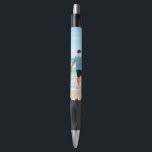 Benutzerdefinierter Foto - Ihr eigenes Design - Su Kugelschreiber<br><div class="desc">Benutzerdefiniertes Foto - Eigenes Design - Sonderanfertigung - Personalisierte Familie / Freunde oder Persönliches Geschenk - Fügen Sie Ihr Foto / Text - Vergrössern und verschieben oder entfernen und fügen Sie Elemente / Bild mit Anpassungs-Tool. Wählen Sie / fügen Sie Ihre Lieblings-Schriftart / Textfarbe! Sie können dieses Design auf mehr...</div>