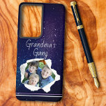 Benutzerdefinierter Foto Papierstapel Personalisie Samsung Galaxy Hülle<br><div class="desc">Dieses Template-Design bietet ein Foto von Jungs, die durch ein Lochpapier springen, das SIE durch Ihr Lieblings-Foto von Familienmitgliedern oder Haustieren ersetzen. Am besten funktioniert ein quadratisches Foto oder ein horizontales Foto mit Themen in der Mitte. Personalisieren Sie den Vorlagentext, entfernen Sie den Text oder bearbeiten Sie ihn mit dem...</div>