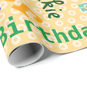 Benutzerdefinierter Geburtsname für orangefarbenes Geschenkpapier (Rolleneckpunkt)